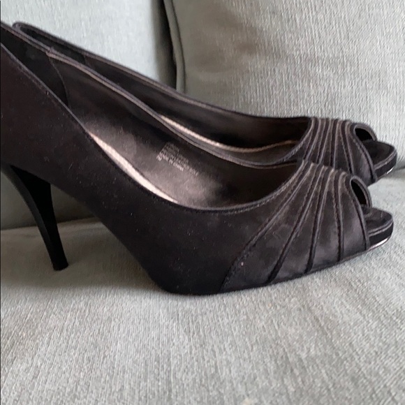 White House Black Market Black heels - Picture 2 of 4